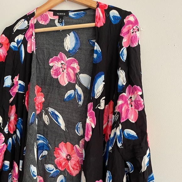 TORRID Floral Cardigan Size 0 - Picture 2 of 2